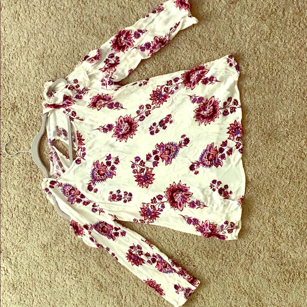White floral shoulder cut-out blouse